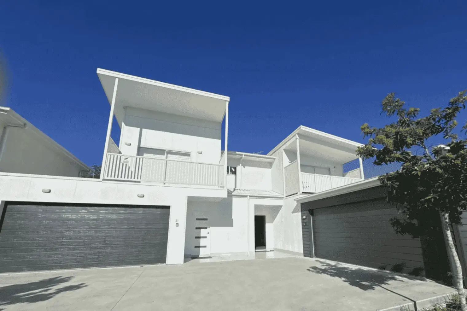 Modern two-storey Pimpama established townhouse with double garage and balcony